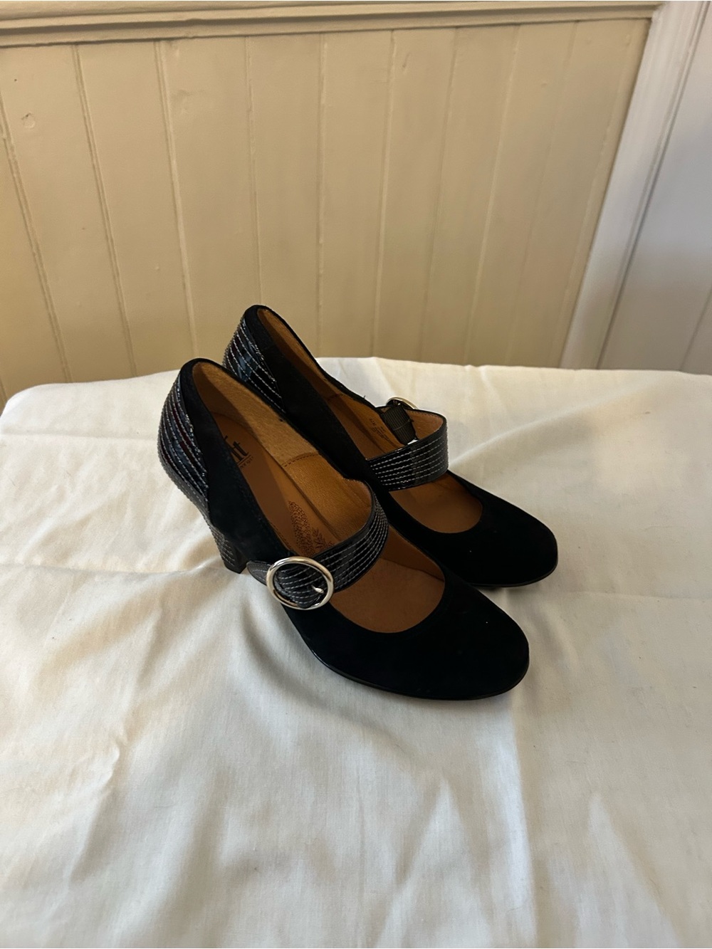 Sofft Florence Black Suede Patent Leather Mary Jane Pumps Size 6.5 M NWOT